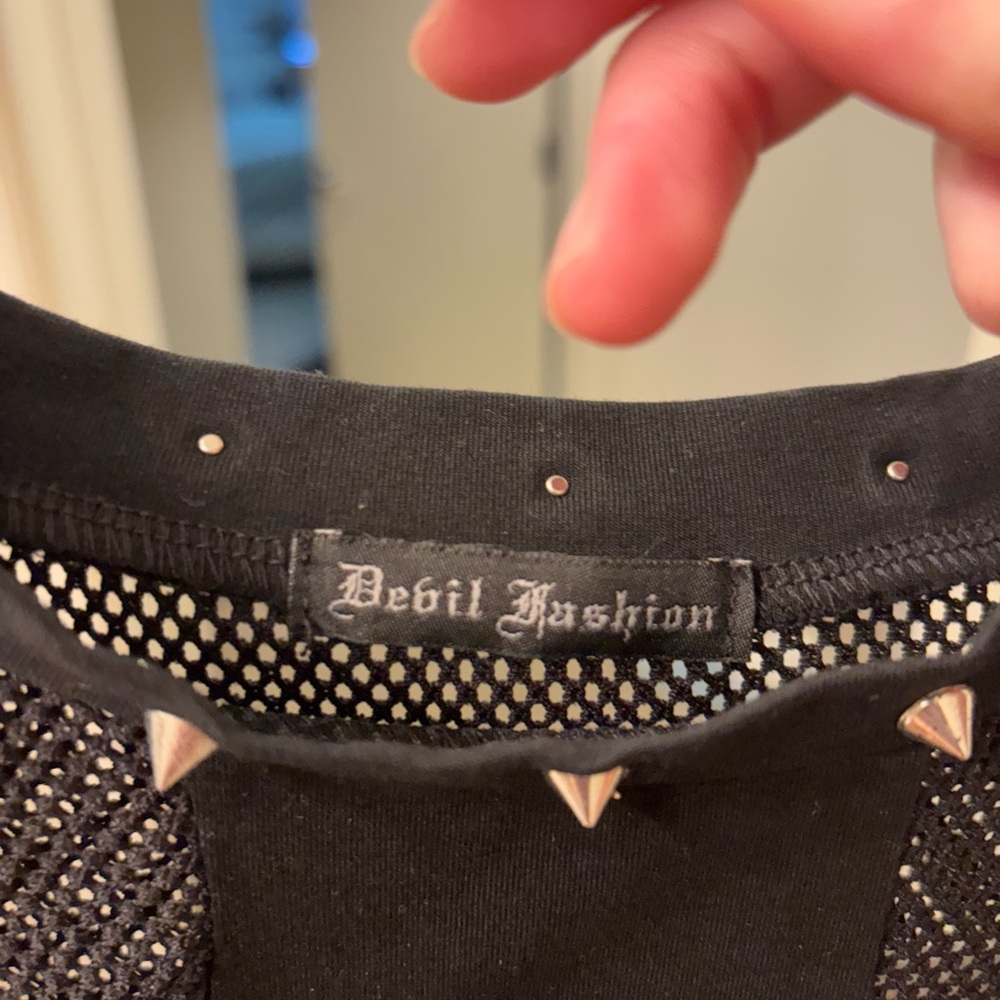 Black Mesh Buckle Top - Picture 3 of 7